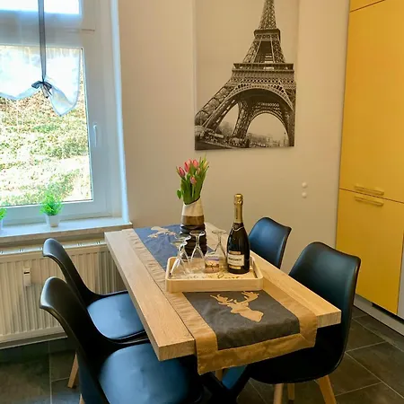 Ferienwohnung Dietel In Bad Schlema Mit Netflix Terrasse Parkplatz Kurtaxe Waescheset Inklusive * Aue-Bad Schlema